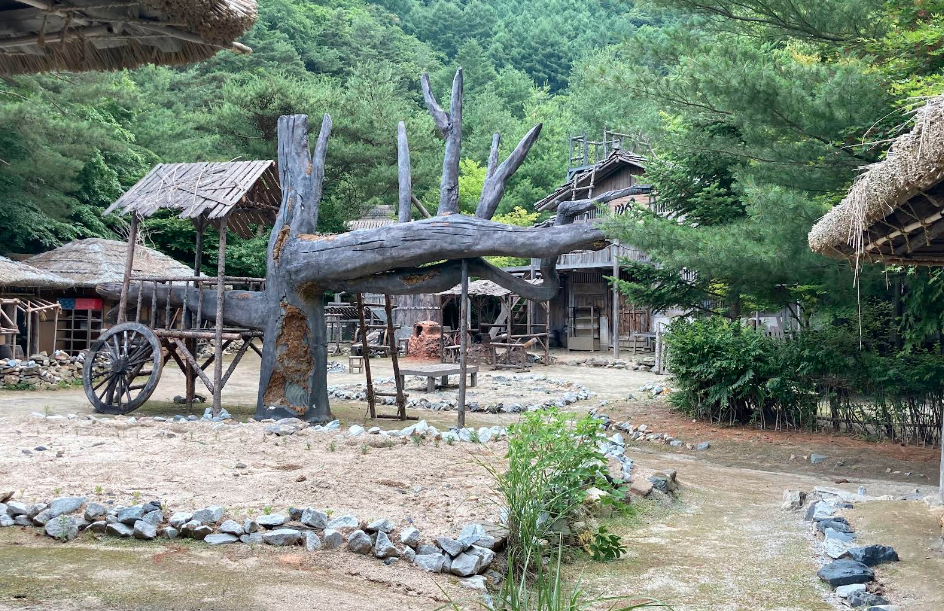 한국전쟁 속 평화의 무대, 웰컴투동막골 촬영 로케이션